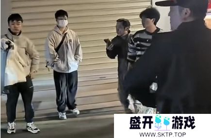 百万网红帮女友涨粉300万，不料反被送“青青草原”，街头怒骂引热议